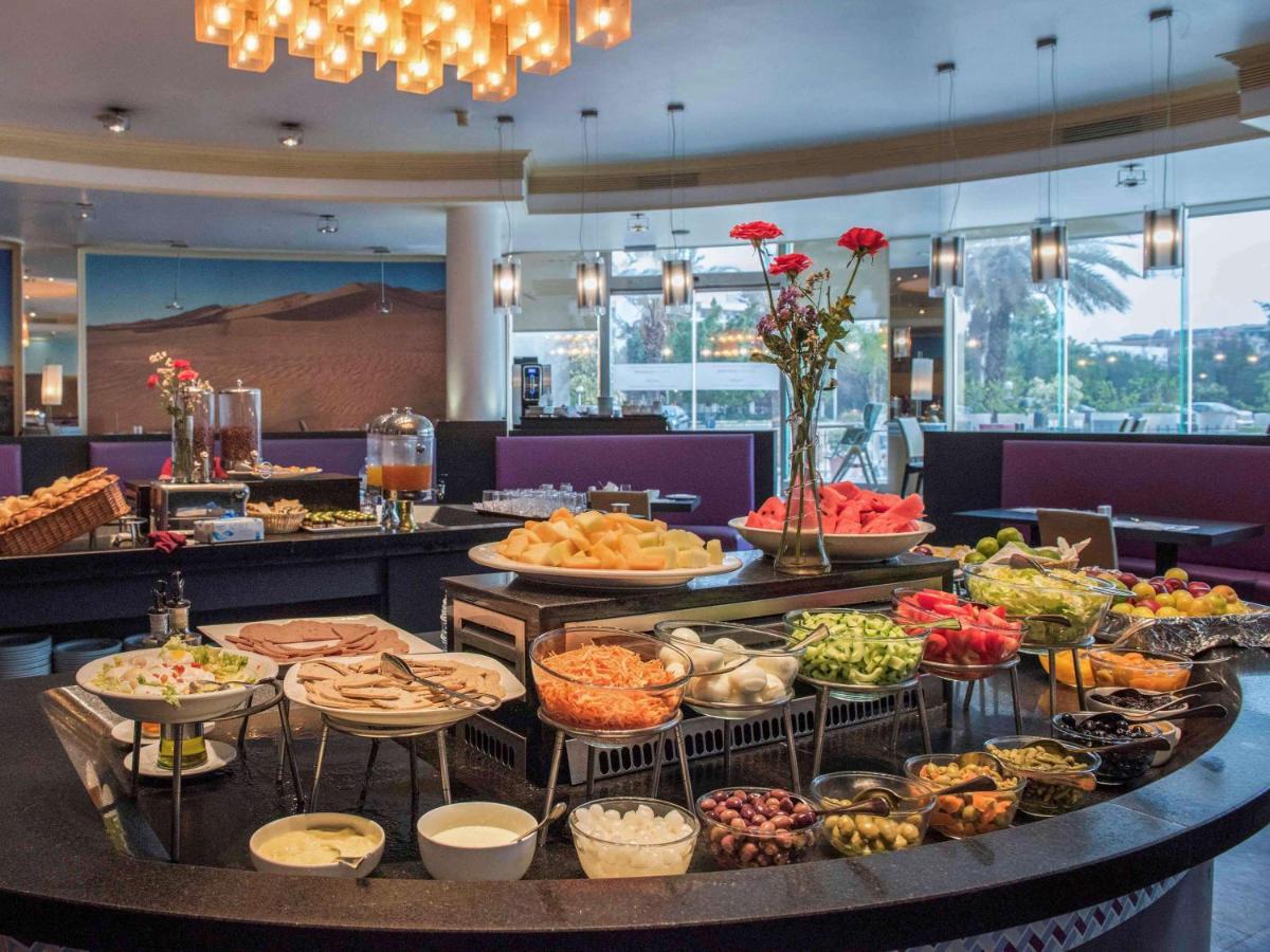 Hotel Mercure Alger Aeroport Dar el Beïda Kültér fotó Buffet at a hotel