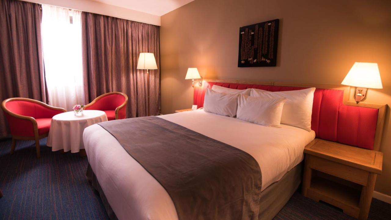 Hotel Mercure Alger Aeroport Dar el Beïda Kültér fotó A room at the hotel