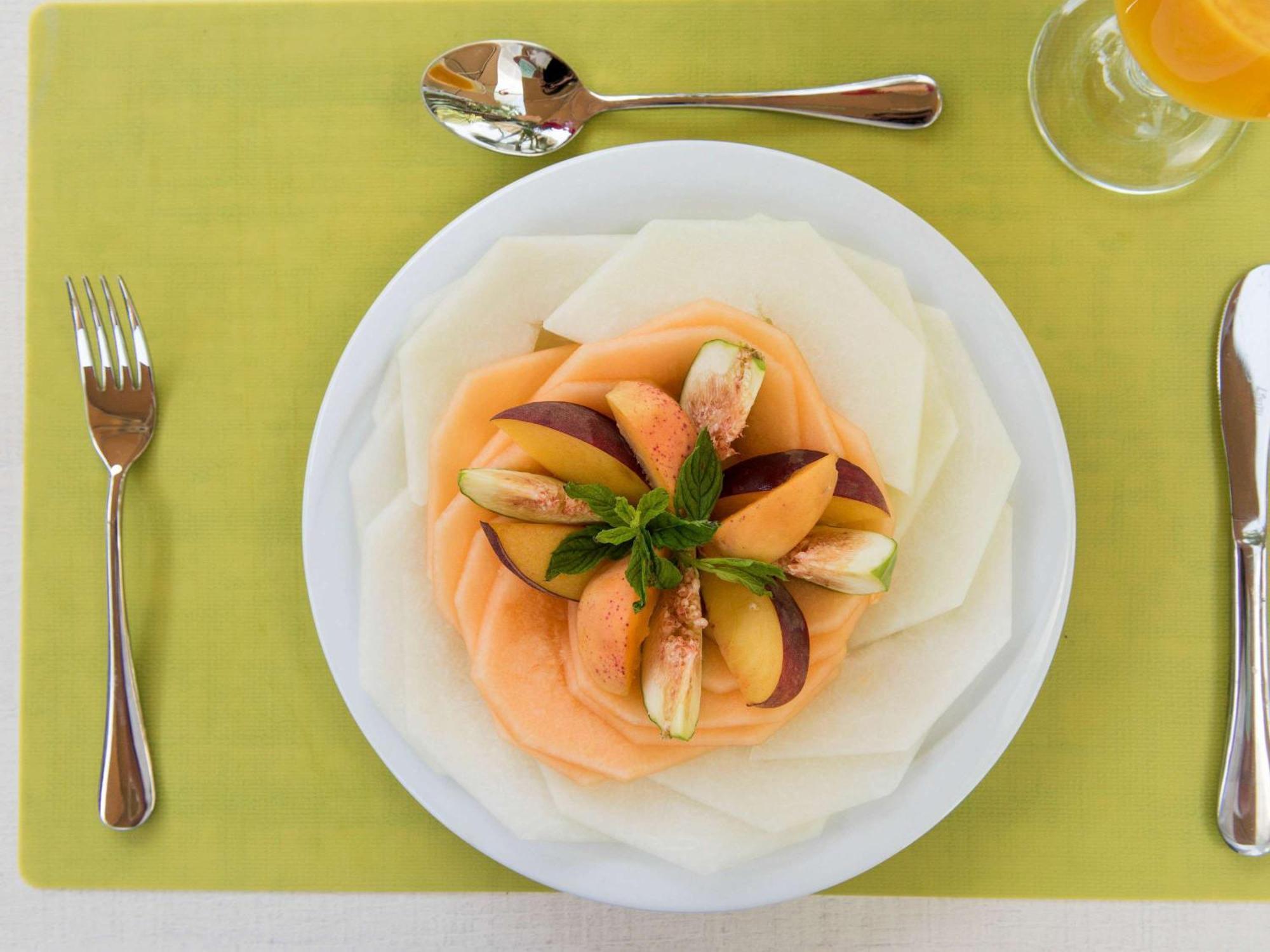 Hotel Mercure Alger Aeroport Dar el Beïda Kültér fotó Fruit salad